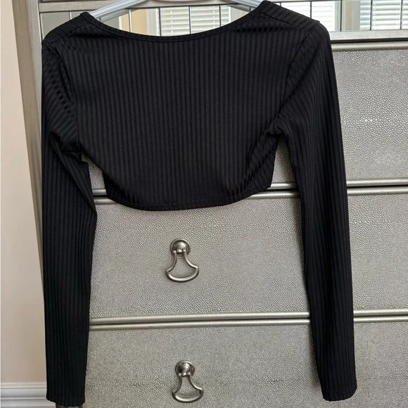 PrettyLittleThing Cropped Ribbed Longsleeve - Picture 3 of 3